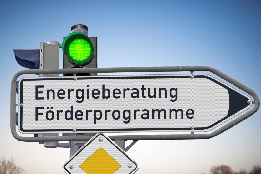 Schild mit der Aufschrift Energieberatng Förderprogramme